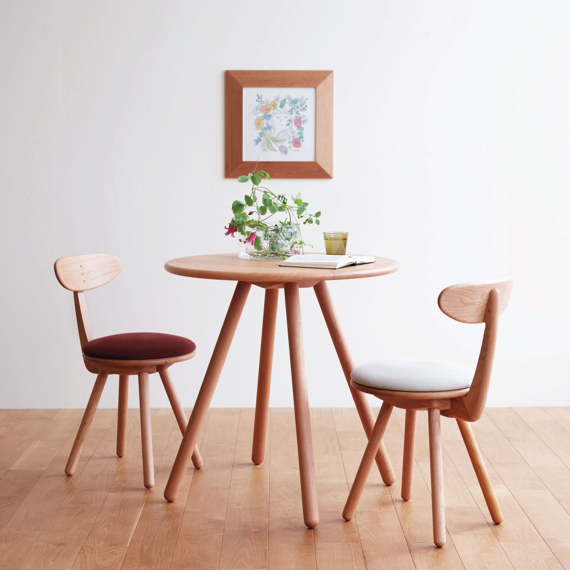 ES Circle Table 70, Side Chair / cherry
