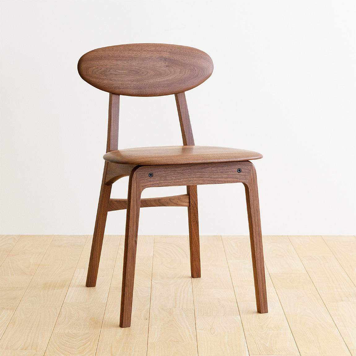 LISCIO Side Chair / walnut